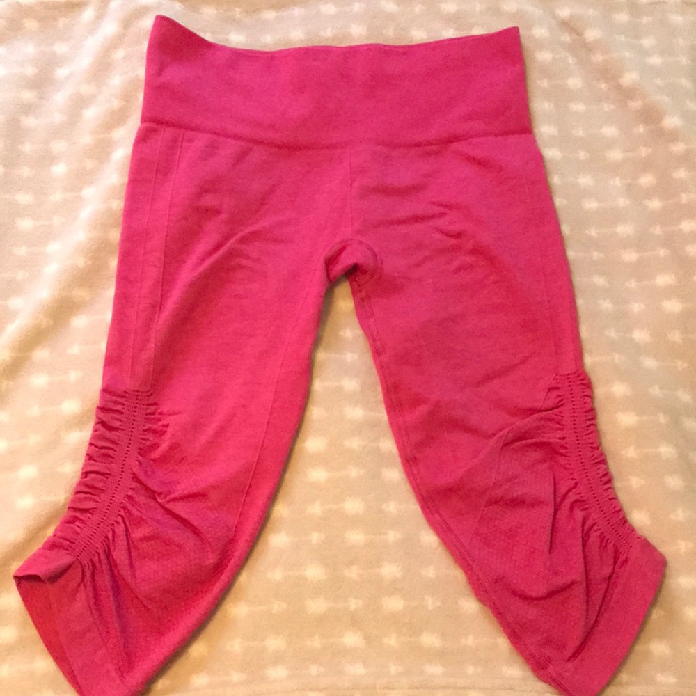 Lululemon Athletica pink workout crop leggings